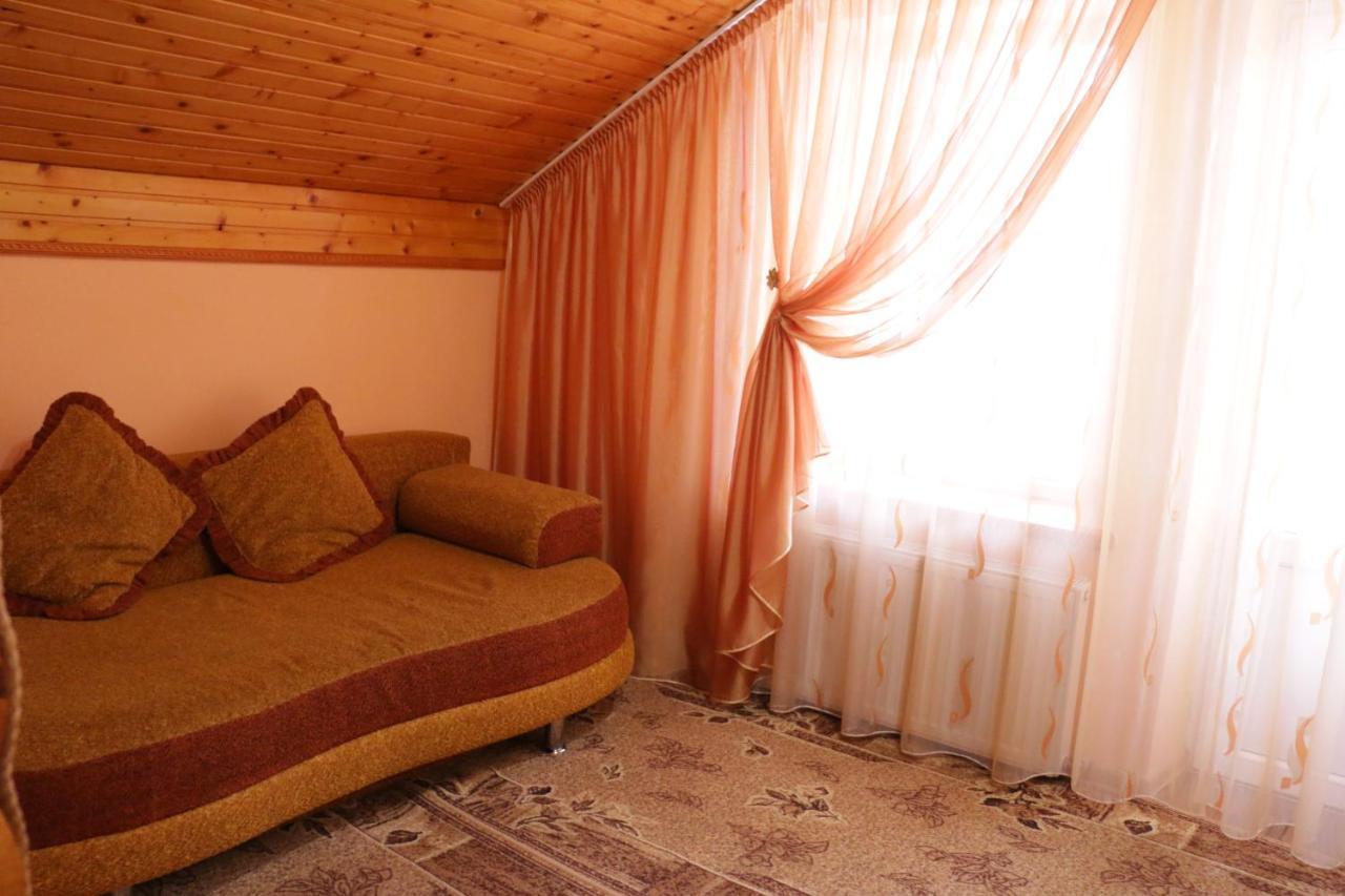 Hotel Karpatskyi Maetok Slavske Esterno foto