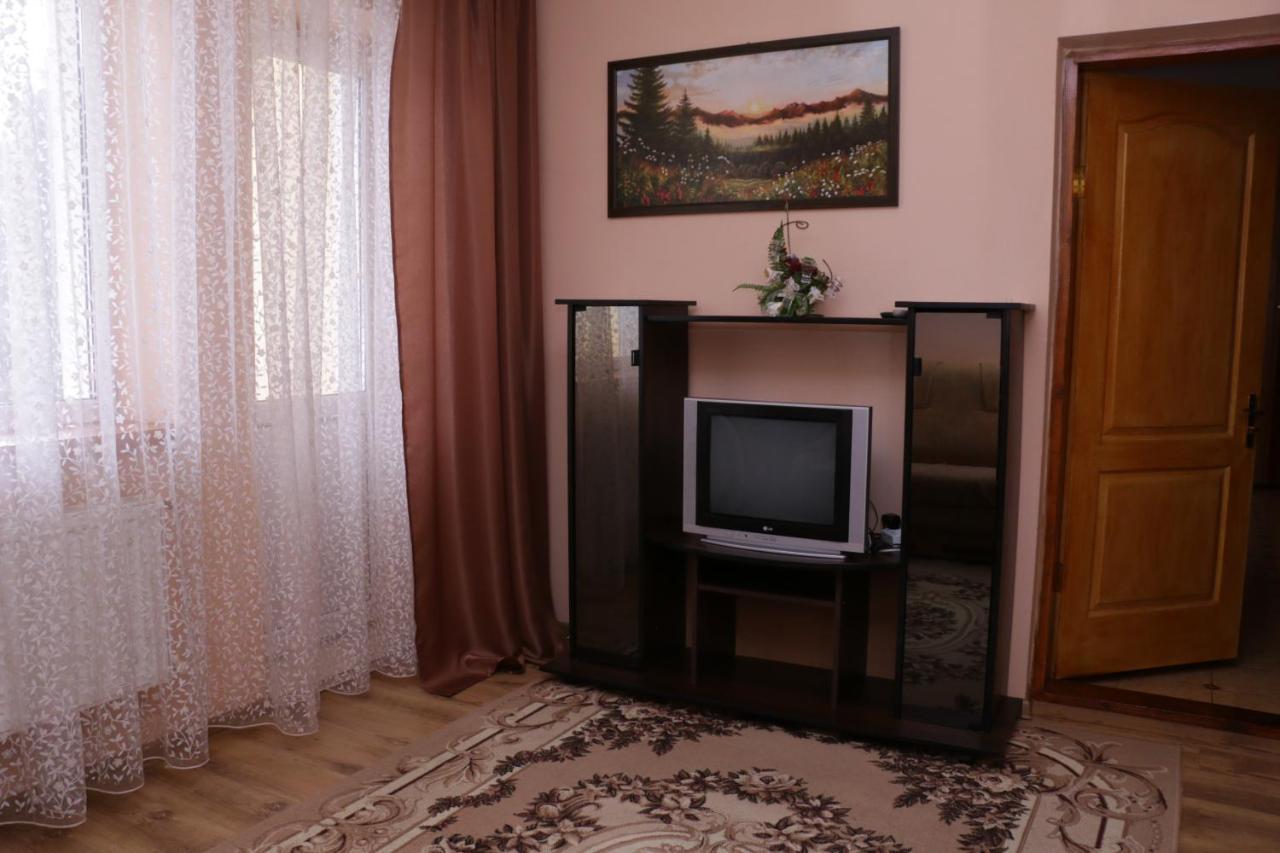 Hotel Karpatskyi Maetok Slavske Esterno foto